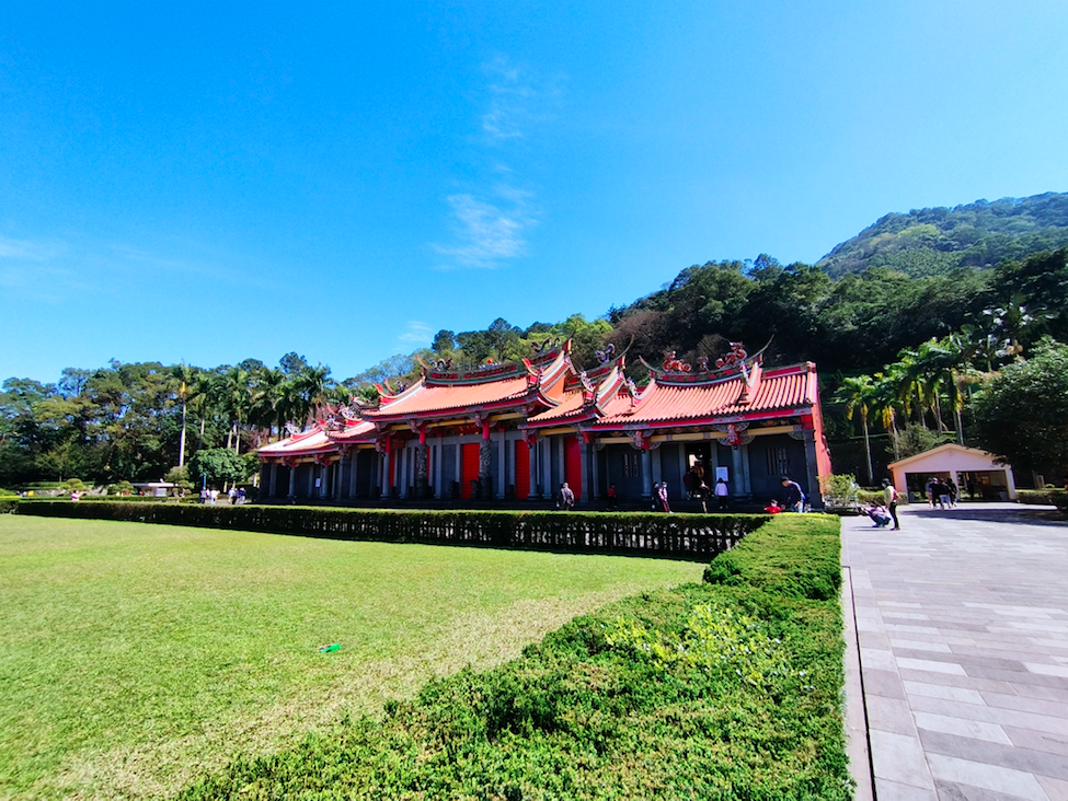 【三峽白雞山】昔日大豹社與日軍古戰場的白雞山與山腳行修宮美食街 - 台灣呼瑪